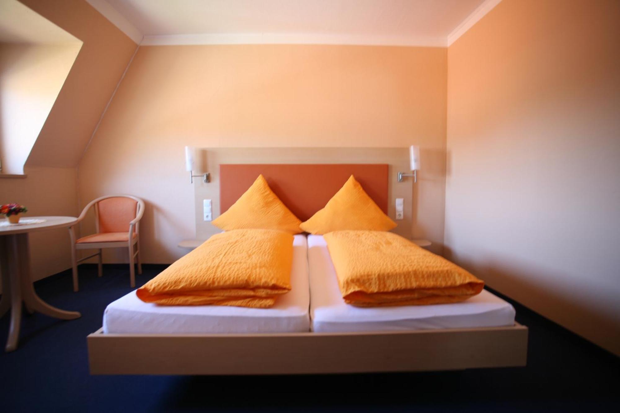 Hotel Linde Pfalz Silz  Esterno foto